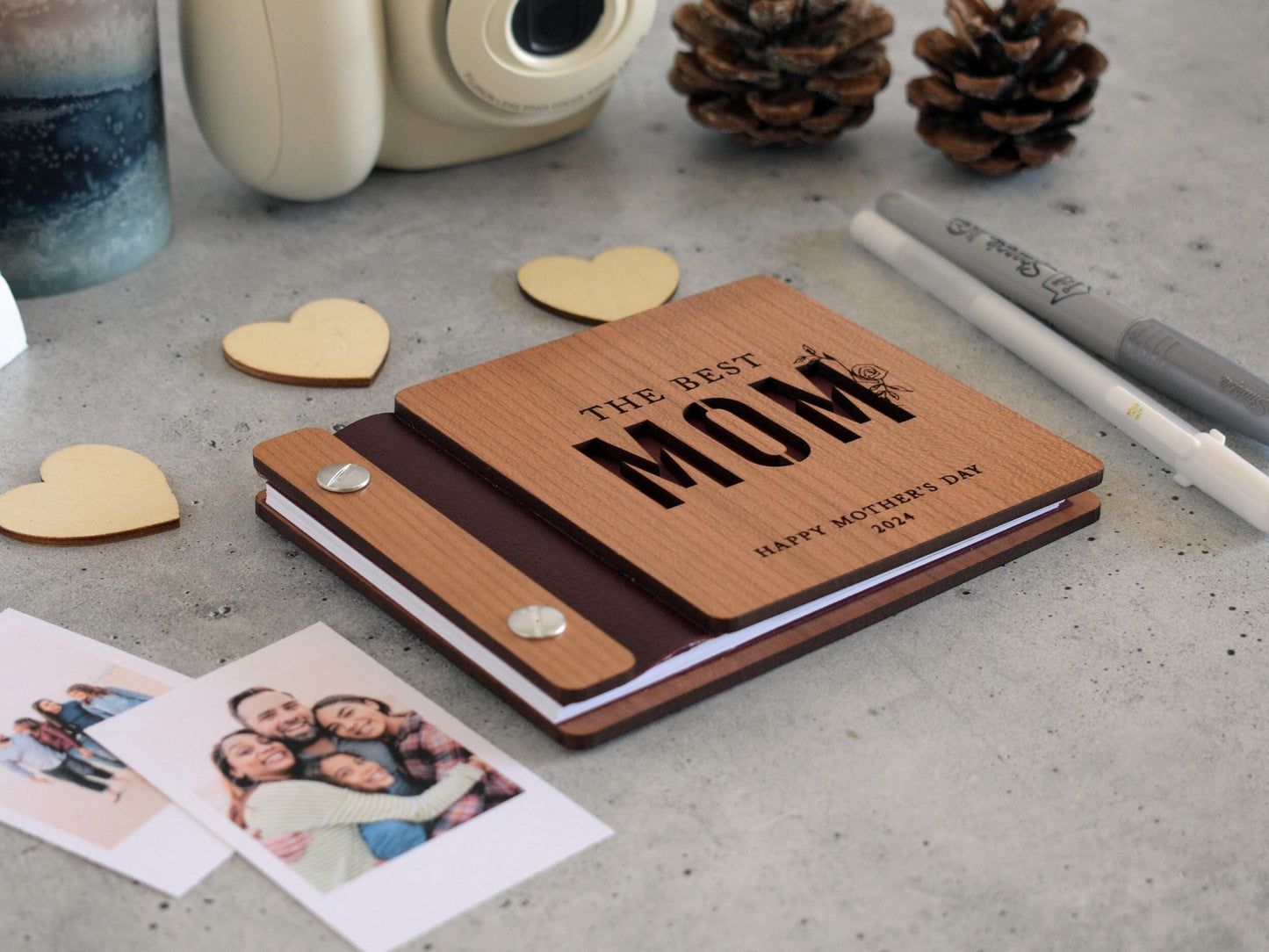 Compact and custom-engraved mini book, ideal for Mom Polaroid pics - a sweet tribute for Mothers Day 2024.