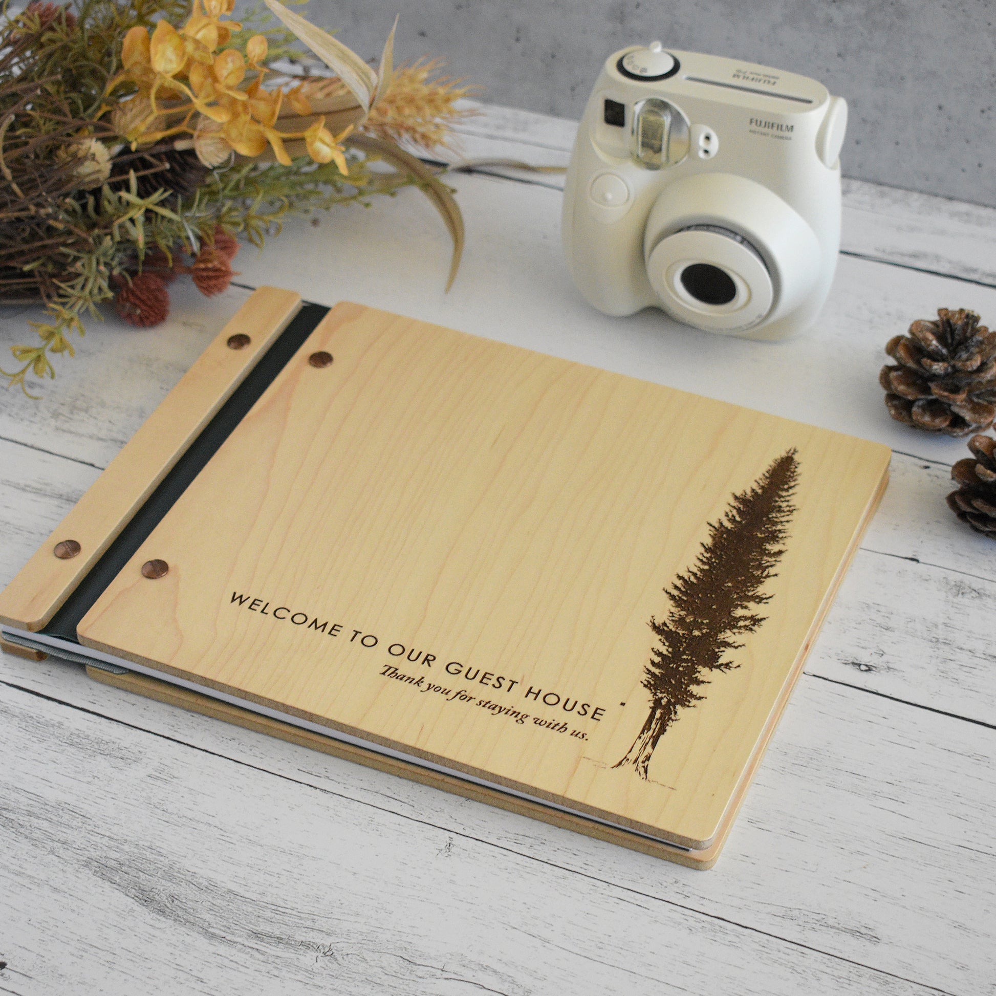 Cabin House Guest Book (hardback) , Comments Book, Guest Book to Sign, Vacation Home, Holiday Home, Visitors Comment Book [Book]
